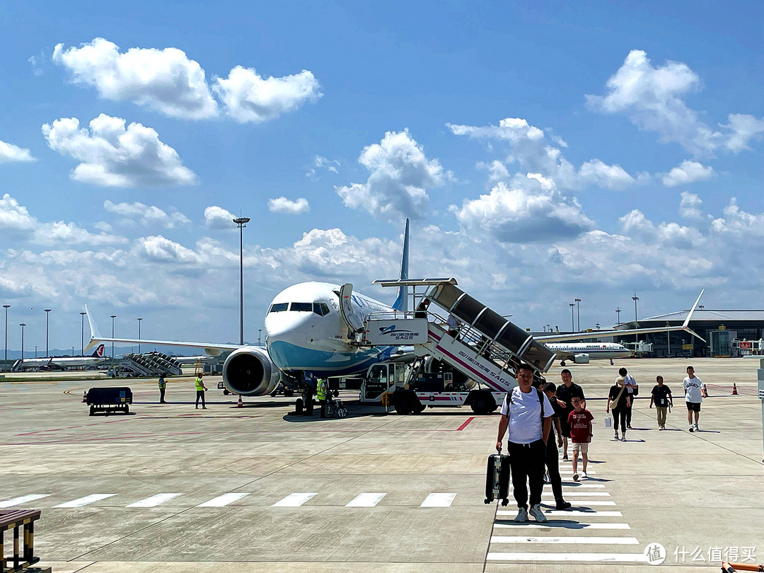顺利抵达成都天府机场还是很开心的 执飞的飞机是737-800