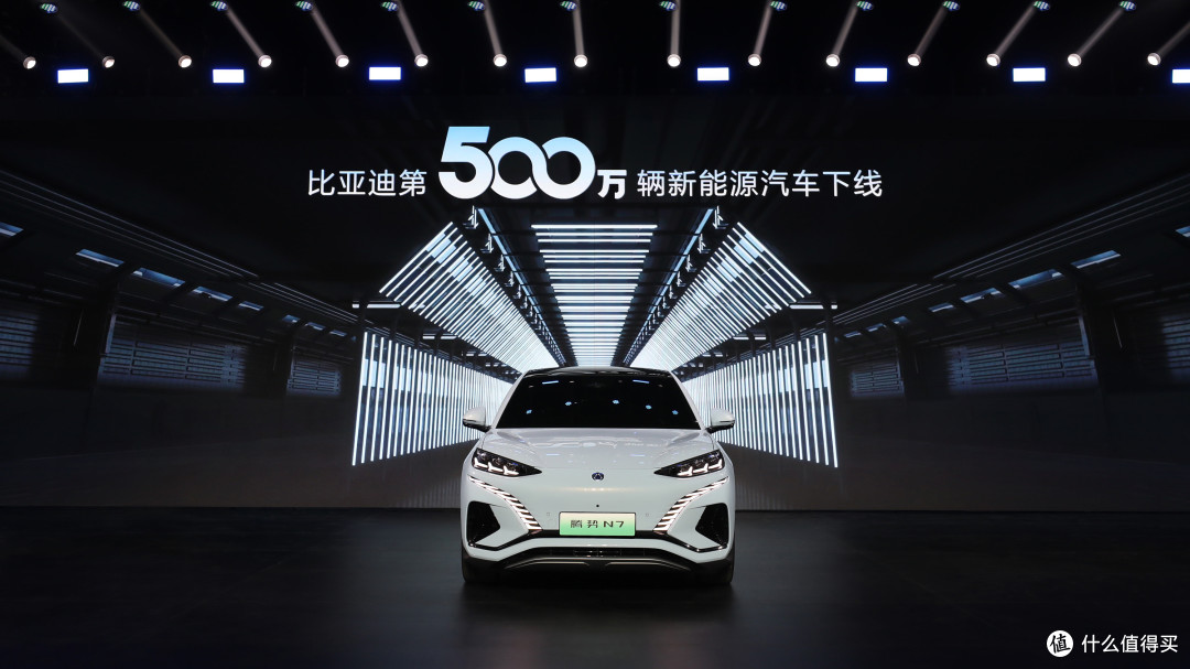 全新里程碑！腾势N7作为比亚迪第500万辆新能源汽车 交付至得到App创始人罗振宇