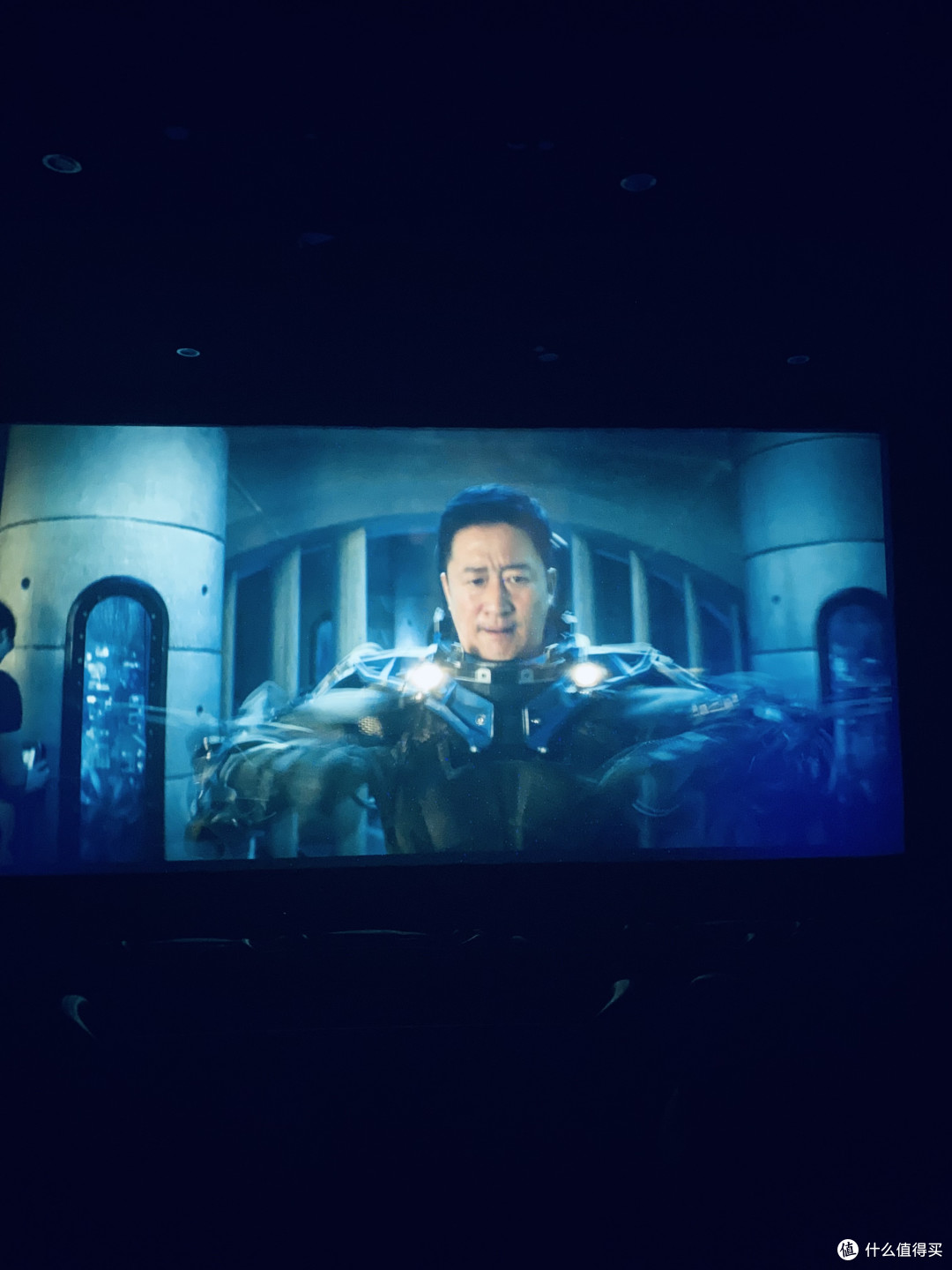 吴京的巨齿鲨2到底值不值得看
