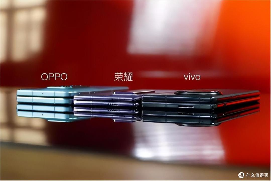 年中折叠屏手机大战!荣耀、OPPO、vivo三大厂旗舰,谁更值得买?