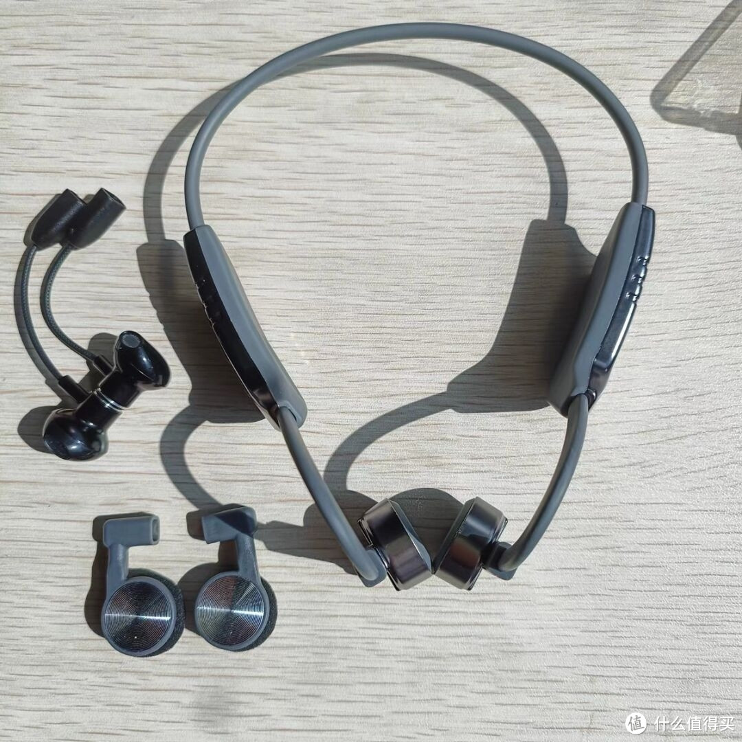 轻松享受音乐,挂耳式耳机带你进入音乐的世界!