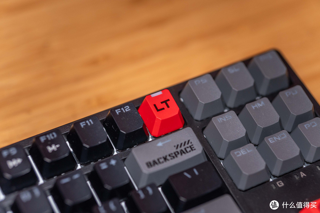 一把键盘竟能切换3种轴体——双飞燕血手幽灵T87电竞红3变速光轴游戏键盘