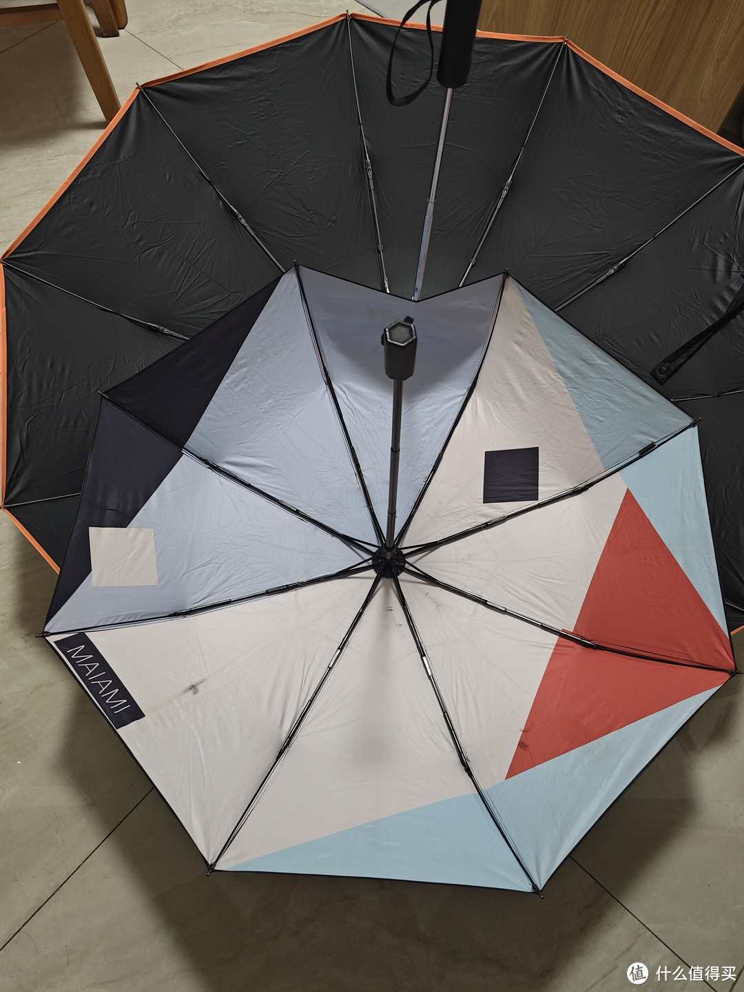 一把适合情侣雨天出门的折叠伞