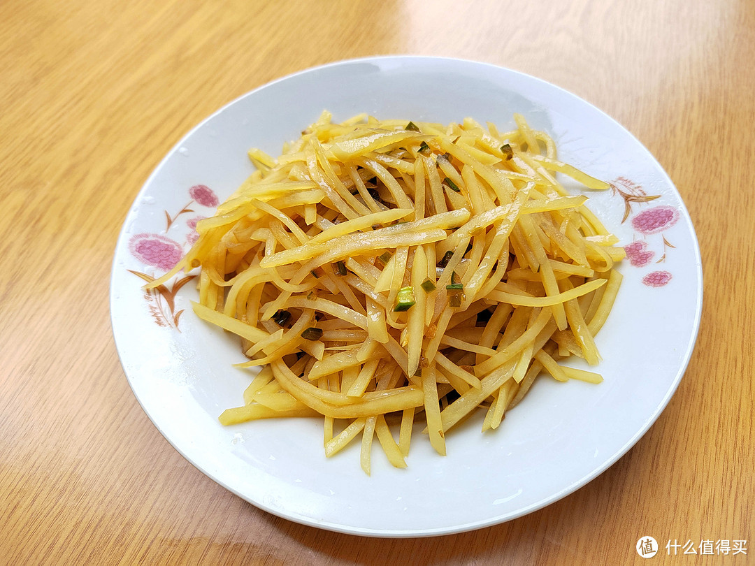 广东女子冒着高温做饭，越做越生气：做就我一人做，吃就全家吃