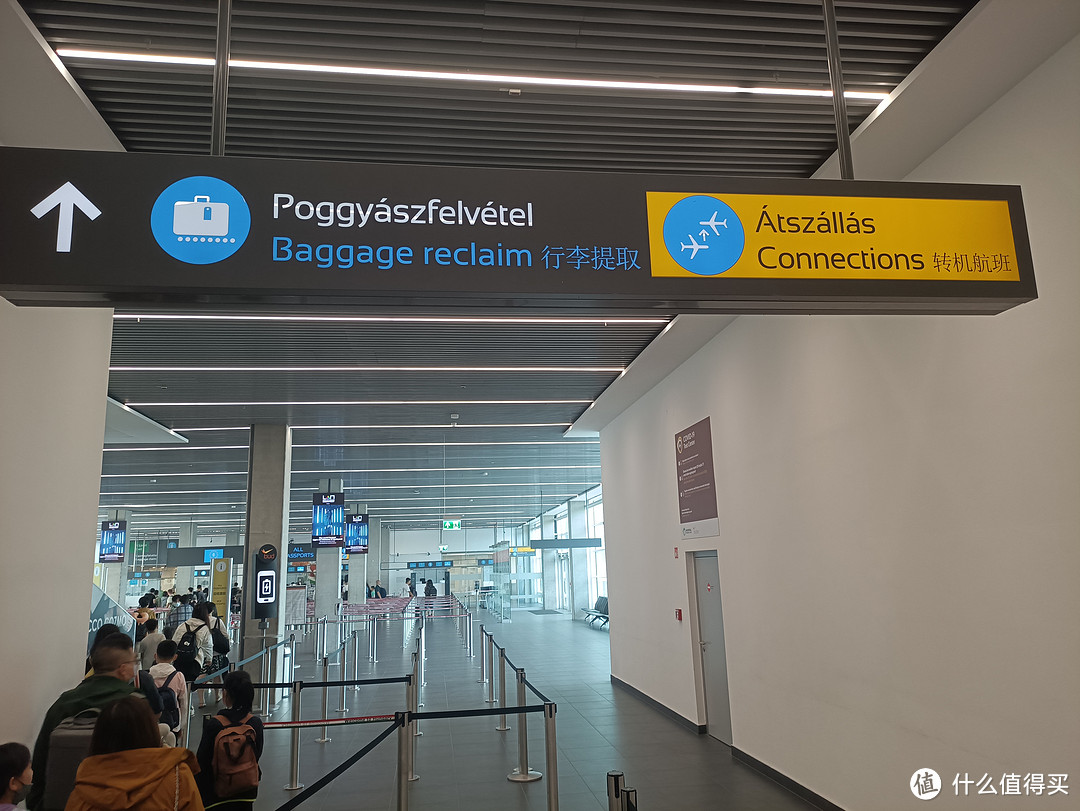 布达佩斯的国际机场有中文提示，还是挺便利的。