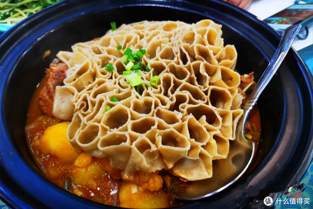 内蒙古12个盟市的名菜，“硬核”蒙餐当之无愧，都是吃肉的好手