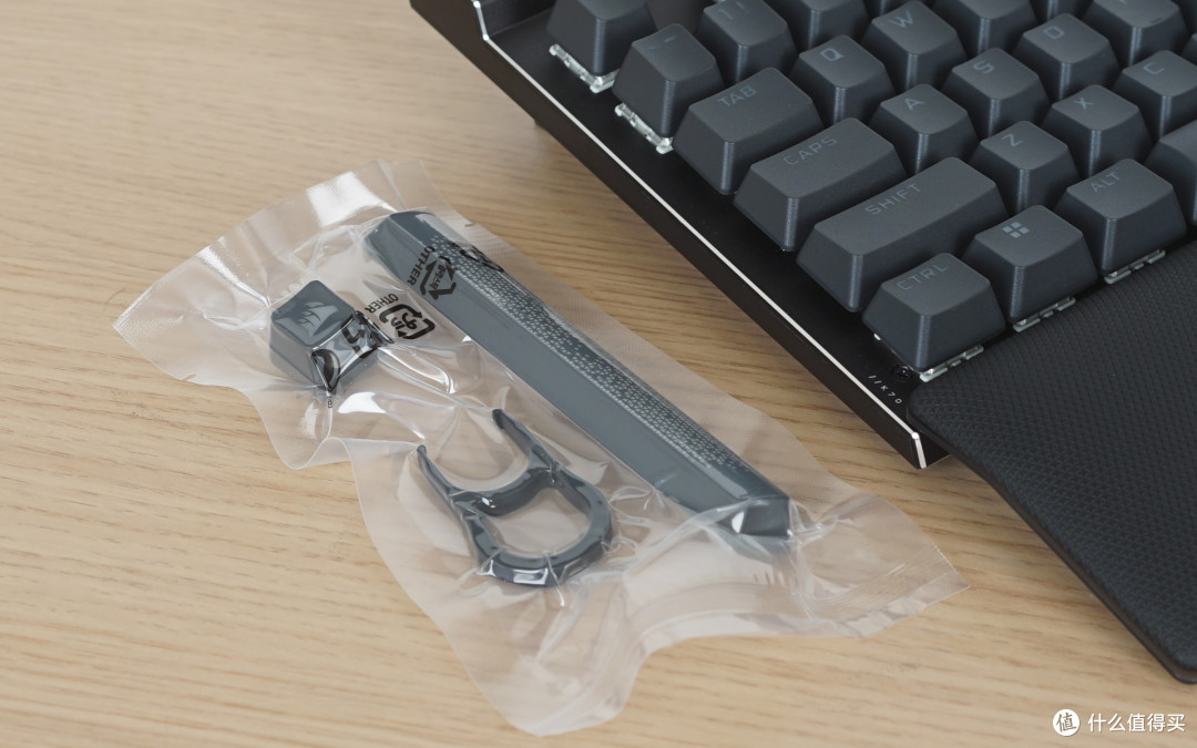 打游戏必备!海盗船K70 MAX机械键盘,带你体验极速操作!