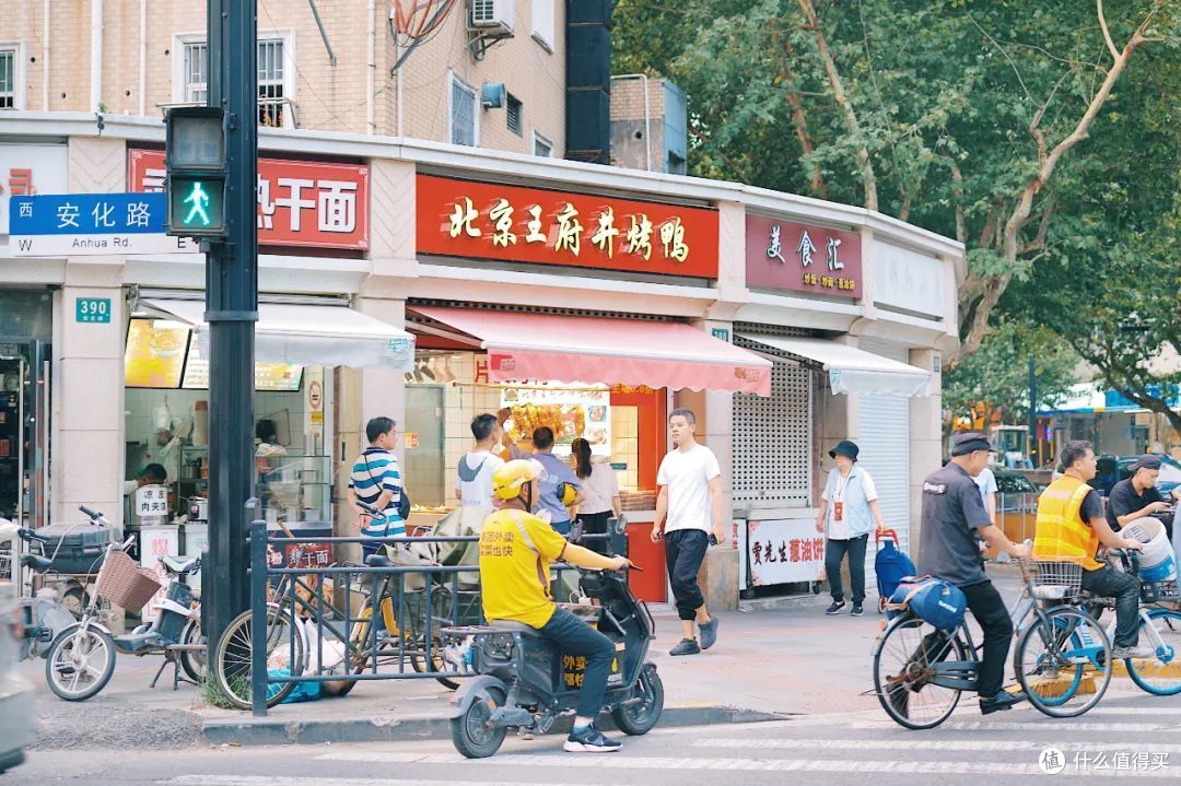 在这条街上吃了三天,竟然没有一家踩雷!这条美食街,稳了!