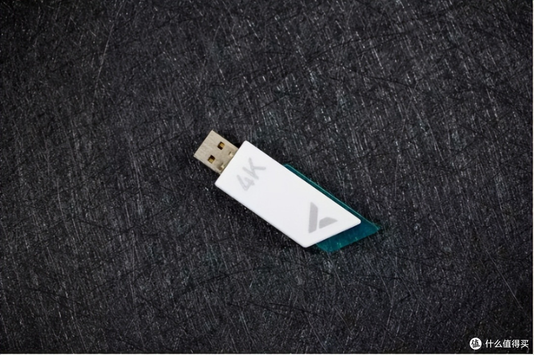 自带OLED屏,4K回报率极速响应,雷柏VT950Pro双模游戏鼠标体验