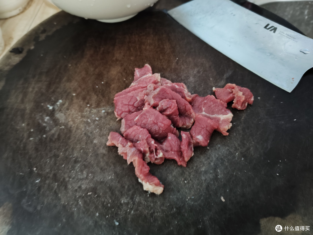 小二，来两斤牛肉一瓶泸州老窖黑盖