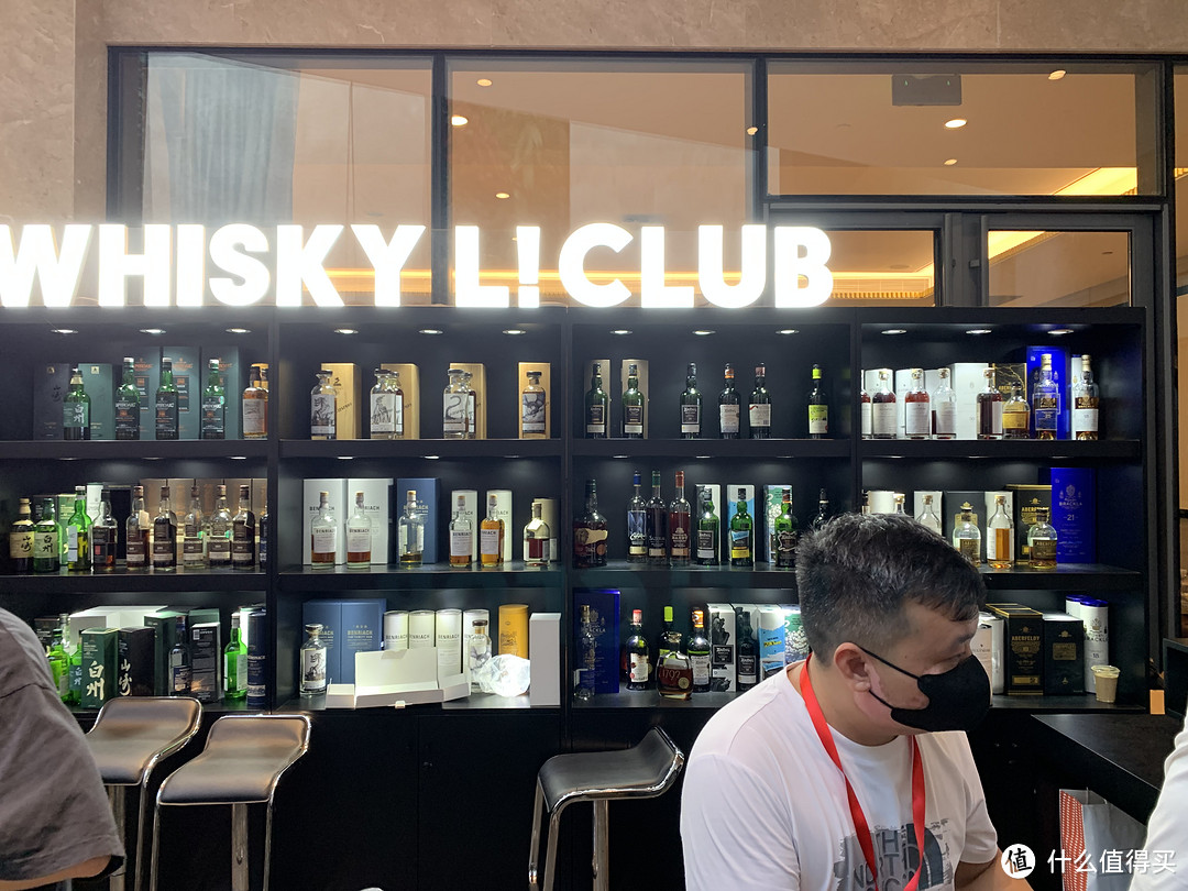 2023whiskyL club酒吧开起吨吨吨