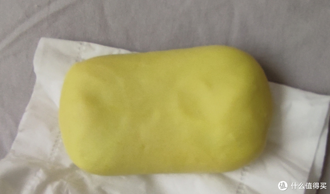 淡黄色的硫磺皂