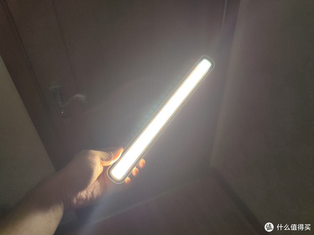 ￥19块9显示器LED挂灯：3色温触控锂电磁吸还能当手电晒单简评