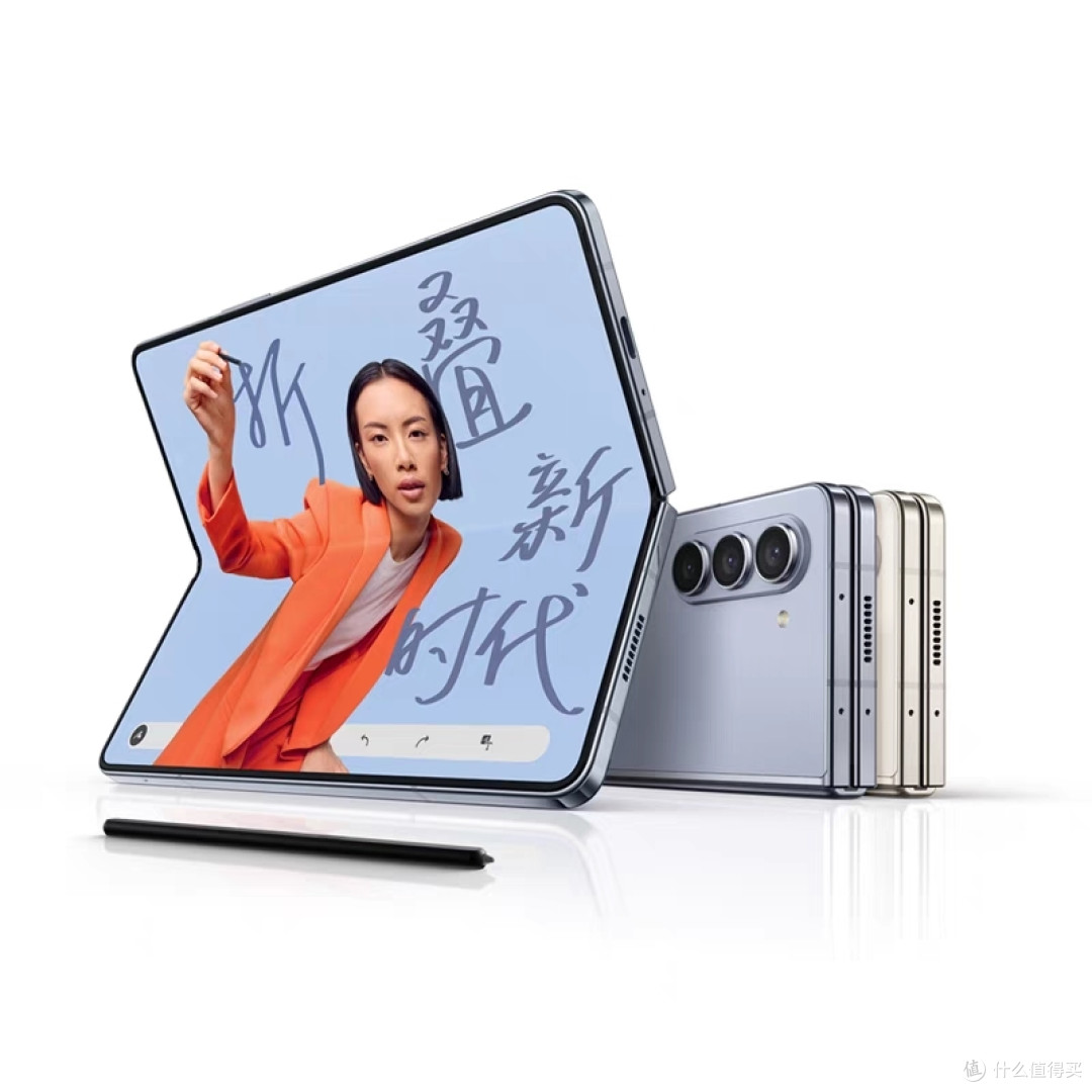 而折叠屏手机,它就像是瑰丽的魔法盒子,完美地满足了我们的愿望。