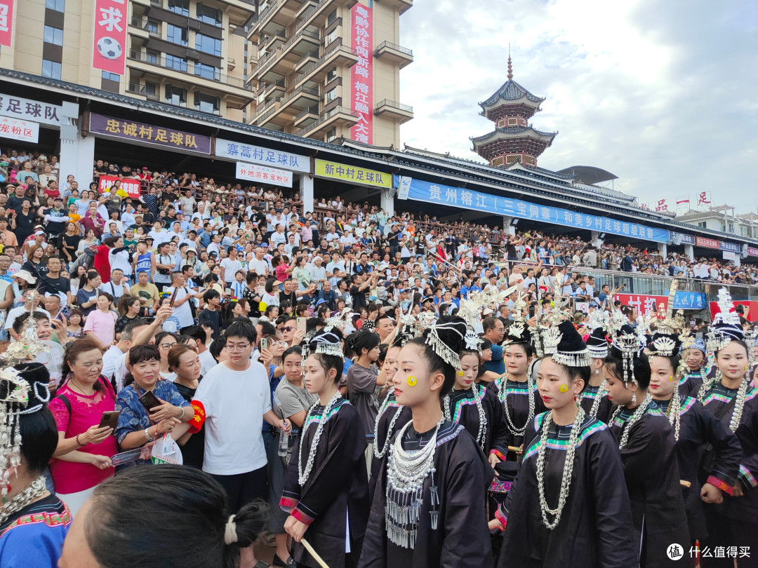 各个民族的服饰可能稍微有不一样，不同的少数民族在这里聚居，反正我分不清