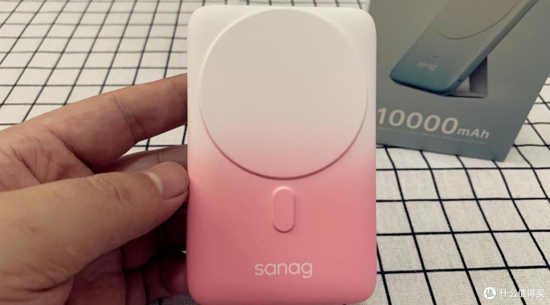 双重快充带支架、小巧轻便高颜值----sanag塞那K60磁吸带线充电宝