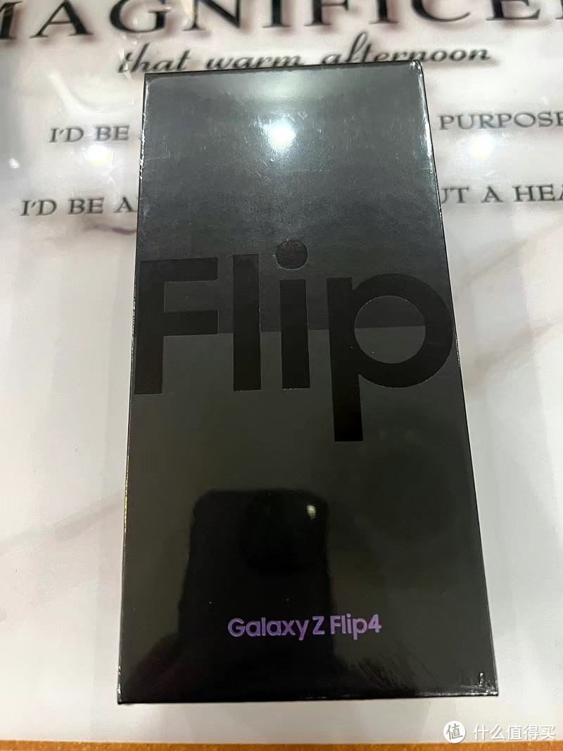 ￼￼三星 SAMSUNG Galaxy Z Flip4 掌心折叠设计 立式自由拍摄系统 8GB+256GB 5G折叠屏手机 ￼￼￼￼三星 SAMSUNG￼