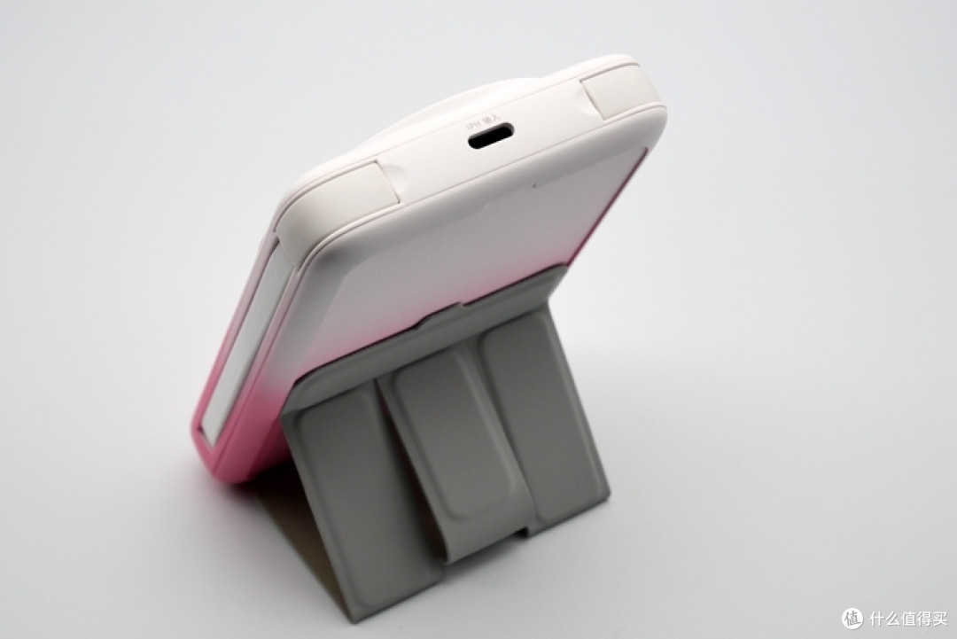 sanag塞那K60无线磁吸充电宝:双向快充、轻便出行