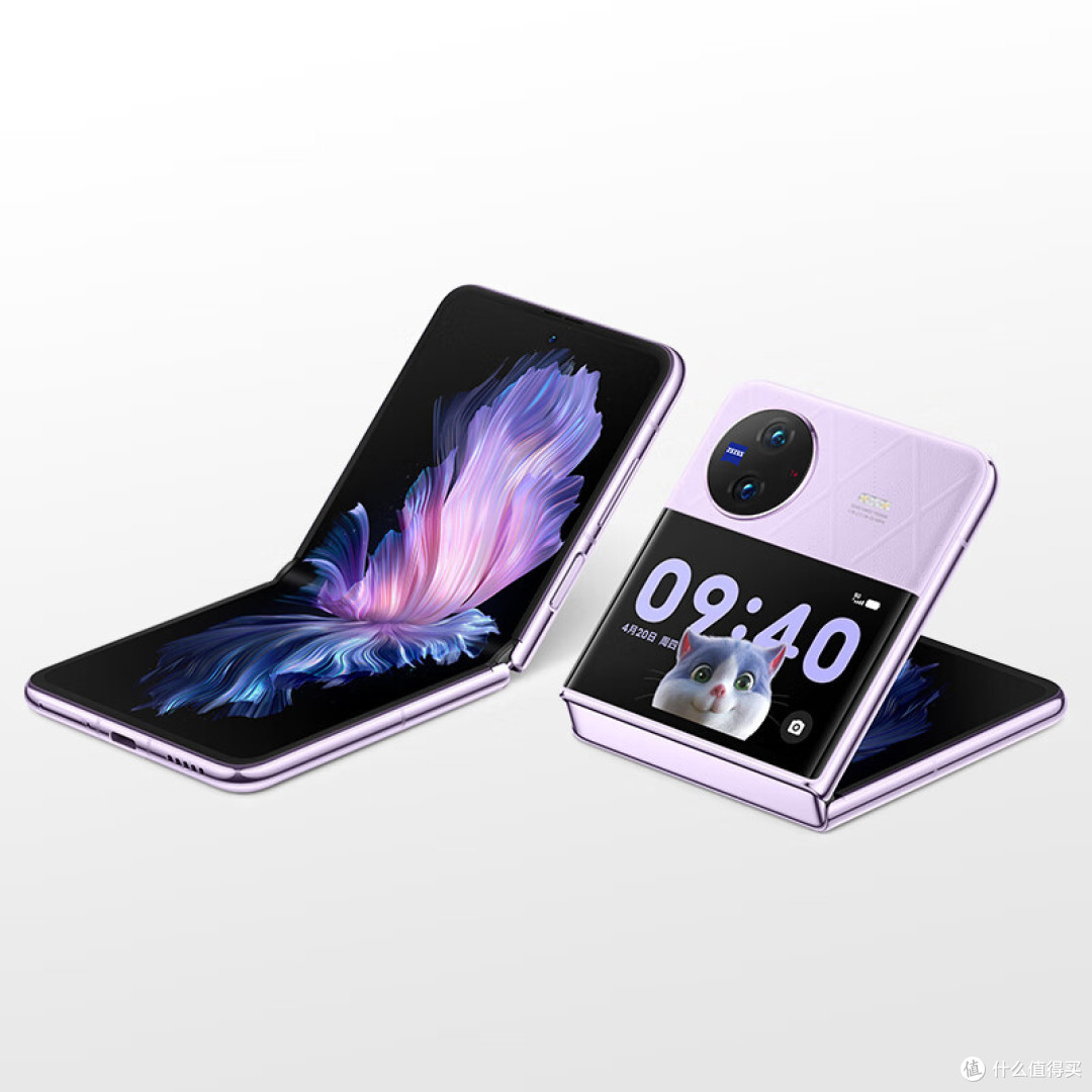 vivo X Flip折叠屏手机简直是轻奢大作!它是一款小巧而精致的手机,拥有令人惊艳的折叠设计。