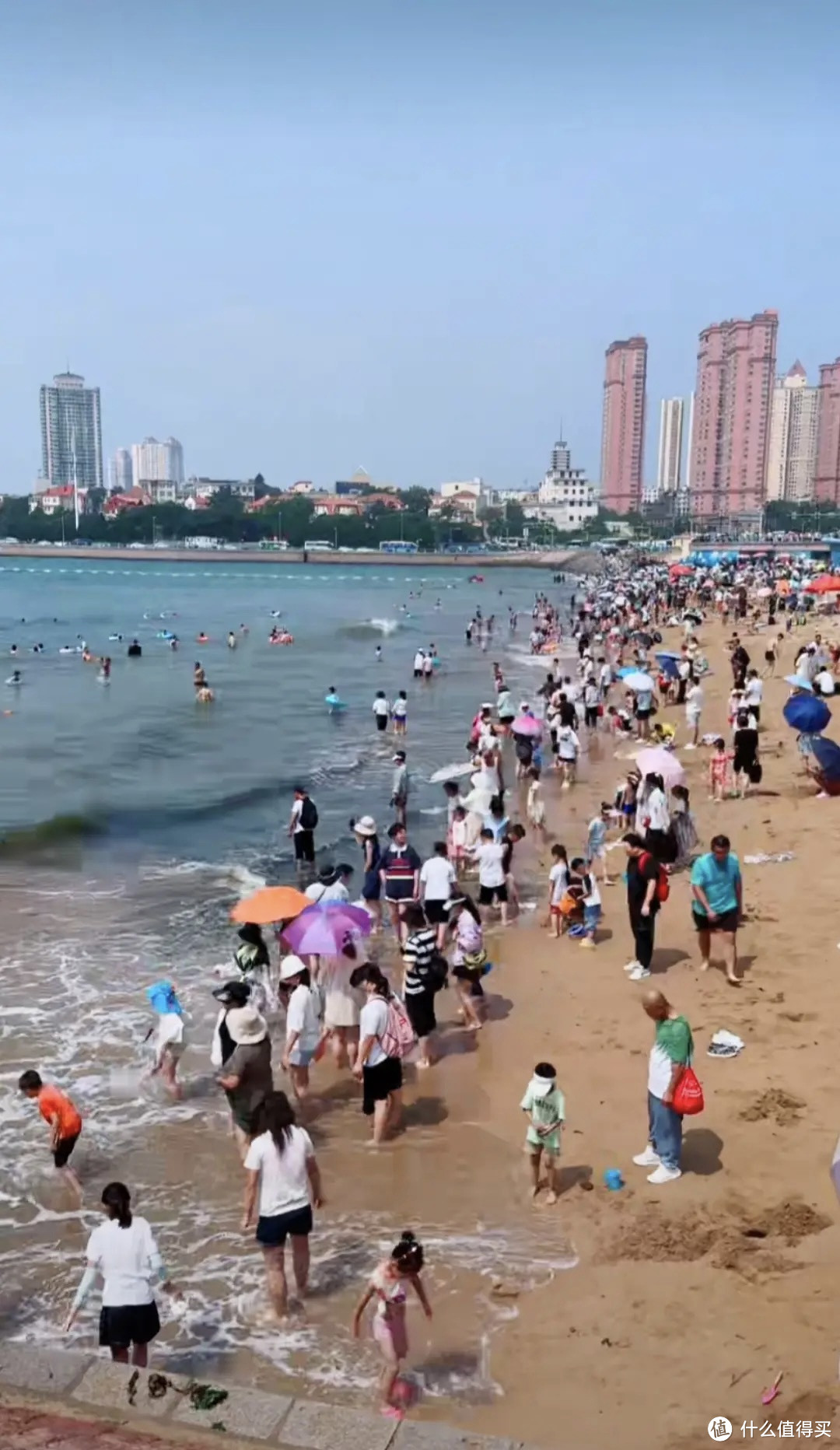 带孩子来青岛看海，这里人少沙细，值得推荐