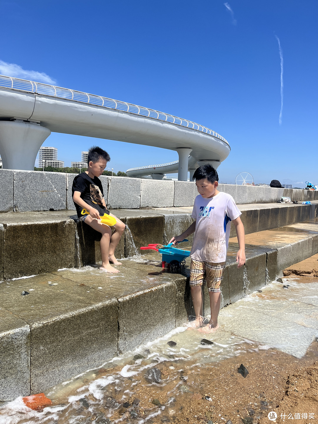 带孩子来青岛看海，这里人少沙细，值得推荐