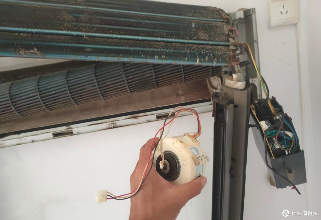 长时间使用空调要记得清洗他的过滤器