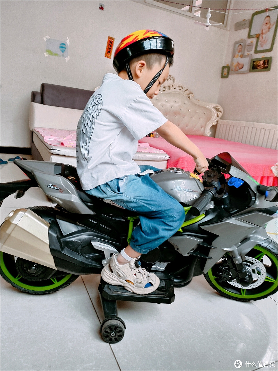 自从给孩子卖这个电动摩托车以后，他玩手机都时间也越来越少了