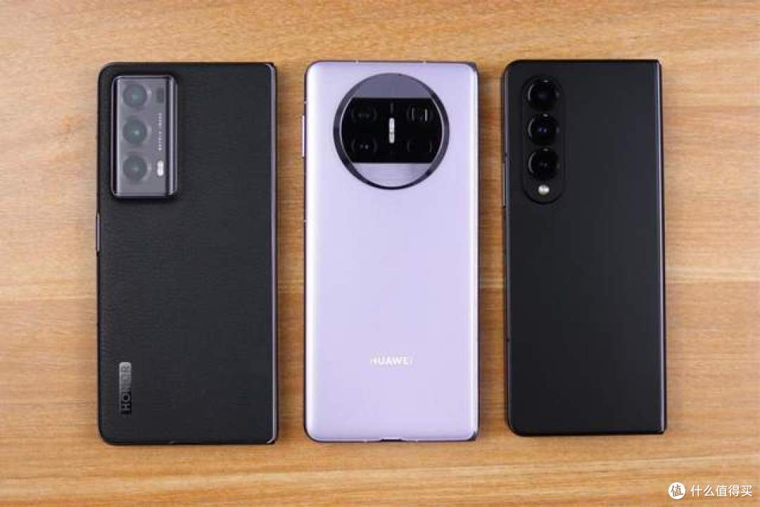 旗舰折叠屏手机怎么选？真机对比荣耀Magic V2、华为Mate X3和三星Galaxy Z Fold4，谁更强？