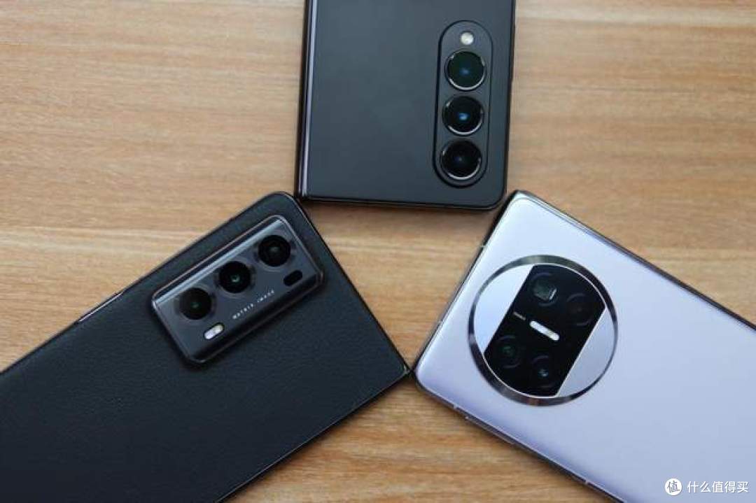 旗舰折叠屏手机怎么选？真机对比荣耀Magic V2、华为Mate X3和三星Galaxy Z Fold4，谁更强？