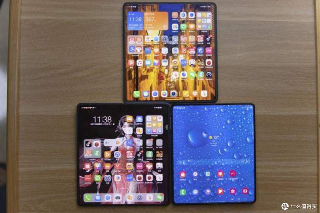 旗舰折叠屏手机怎么选？真机对比荣耀Magic V2、华为Mate X3和三星Galaxy Z Fold4，谁更强？