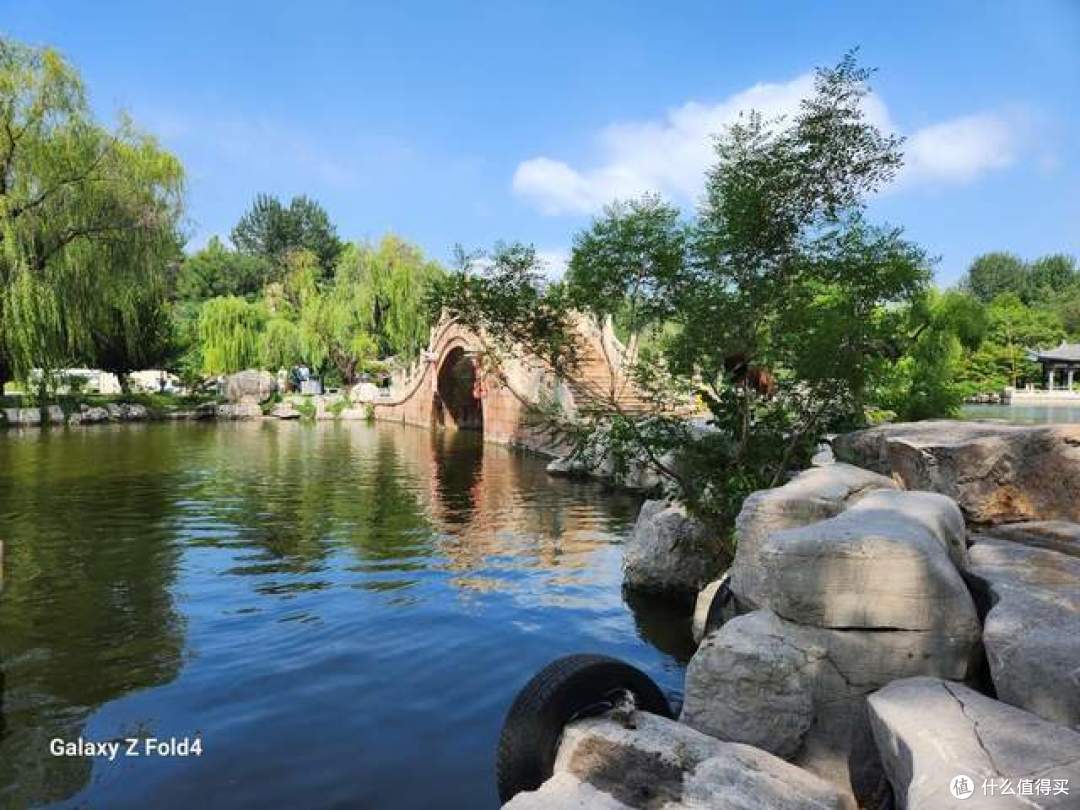 旗舰折叠屏手机怎么选？真机对比荣耀Magic V2、华为Mate X3和三星Galaxy Z Fold4，谁更强？