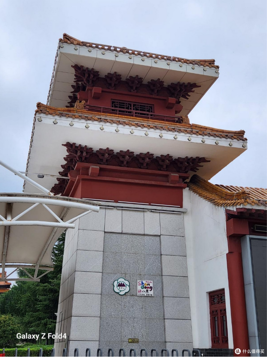 旗舰折叠屏手机怎么选？真机对比荣耀Magic V2、华为Mate X3和三星Galaxy Z Fold4，谁更强？