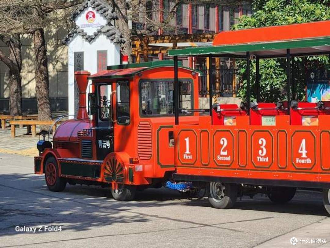 旗舰折叠屏手机怎么选？真机对比荣耀Magic V2、华为Mate X3和三星Galaxy Z Fold4，谁更强？