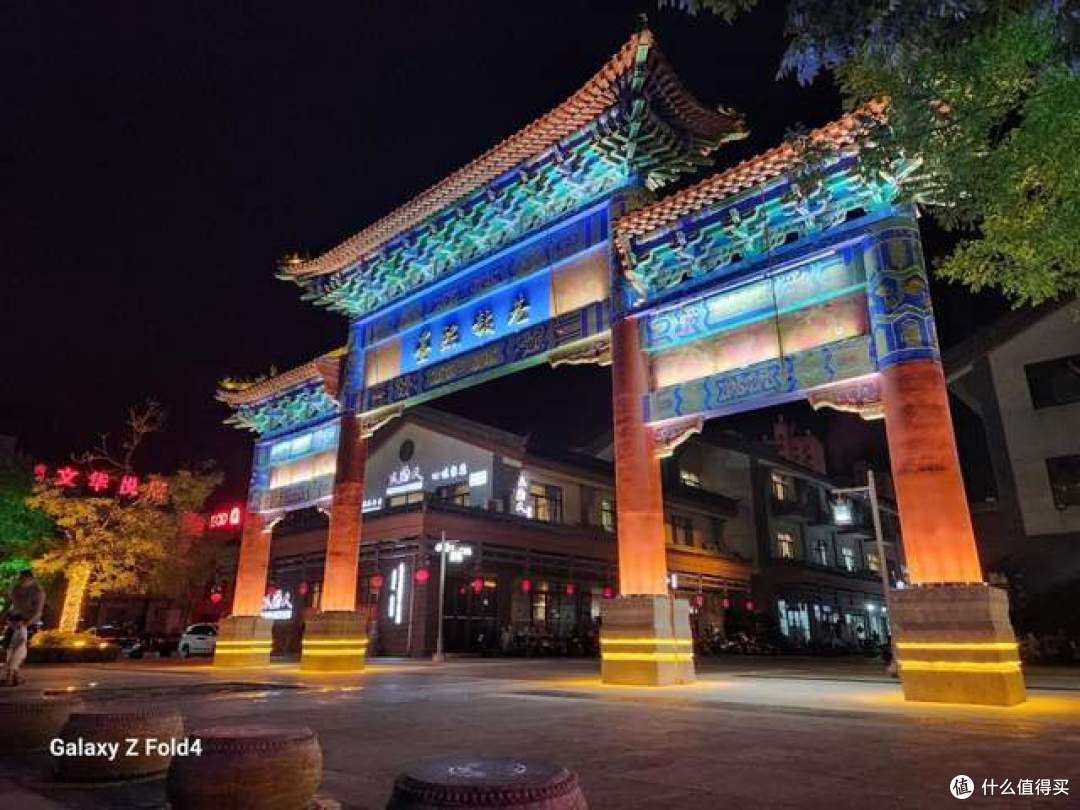 旗舰折叠屏手机怎么选？真机对比荣耀Magic V2、华为Mate X3和三星Galaxy Z Fold4，谁更强？