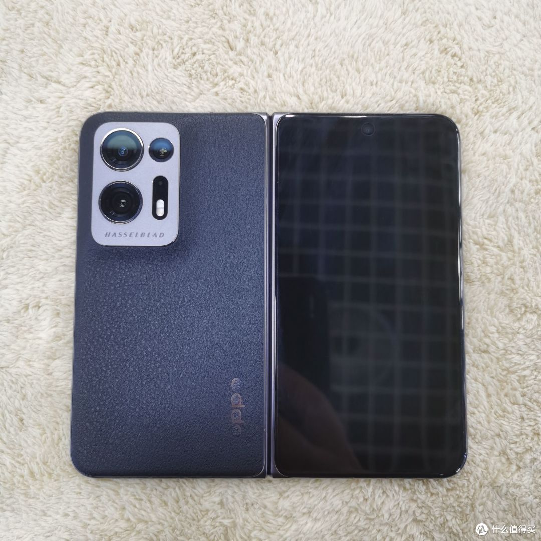 《OPPO Find N2:换芯旗舰小折叠,手感温润细腻,内外屏体验一致性,让您尽享自由悬停的便利!》