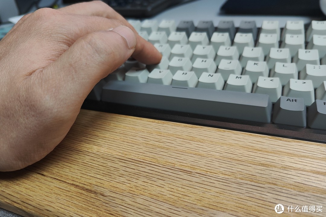 中年小白的第一个入门机械键盘，黑爵AK992茶轴