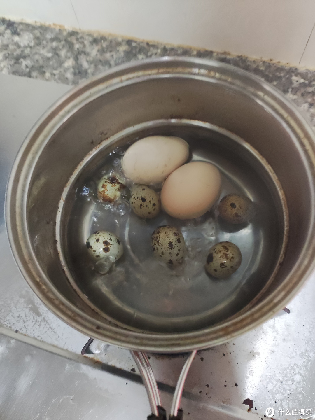 早餐吃什么，来个水煮鸡蛋和鹌鹑蛋吧？