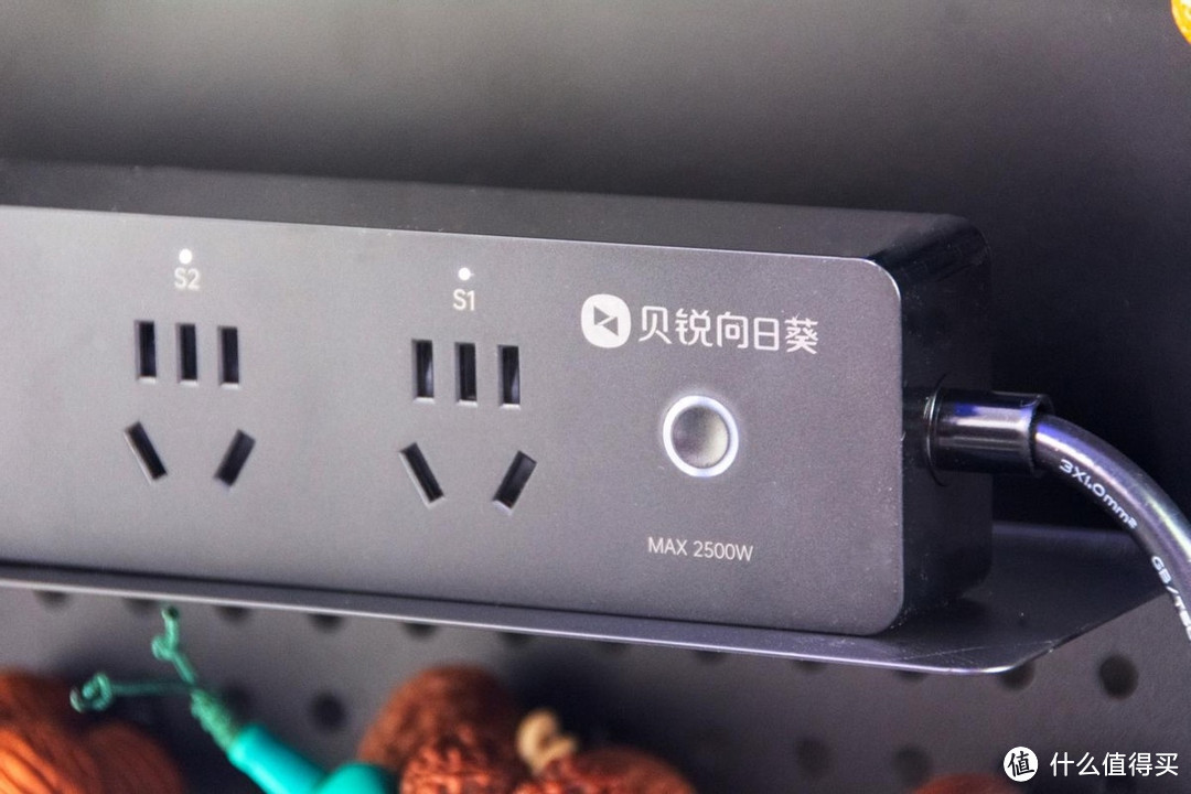 远程开机、电量监控全都有,向日葵P1Pro插线板体验!