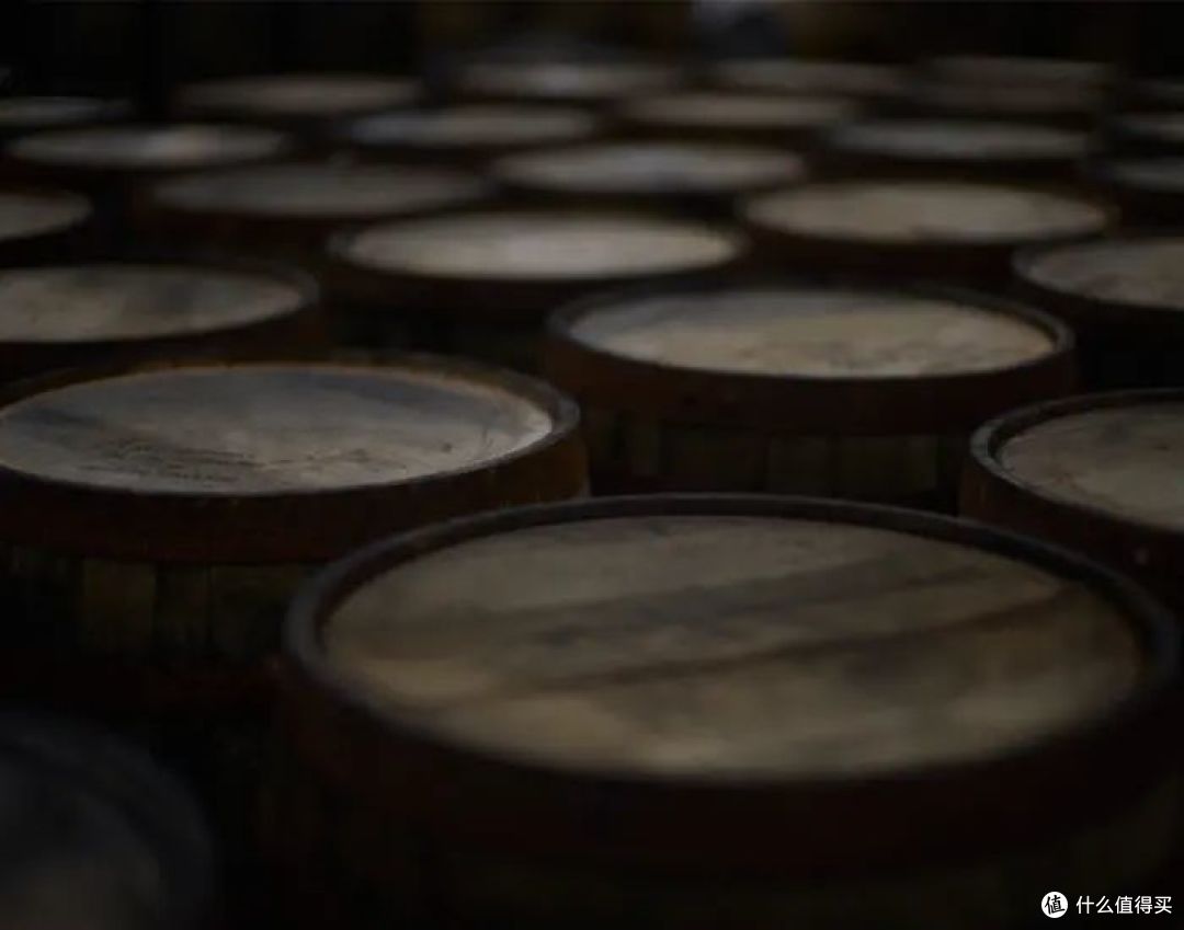 酒厂的橡木桶 丨 图源官网