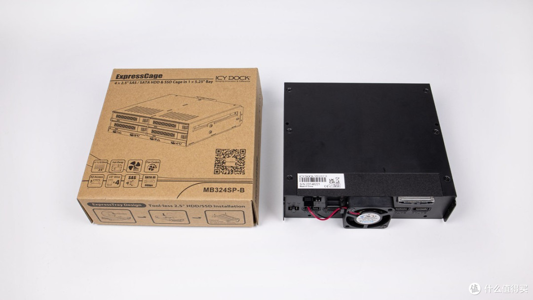 【开箱简测】ICY DOCK MB324SP-B四盘位 SATA/SAS硬盘硬盘抽取盒
