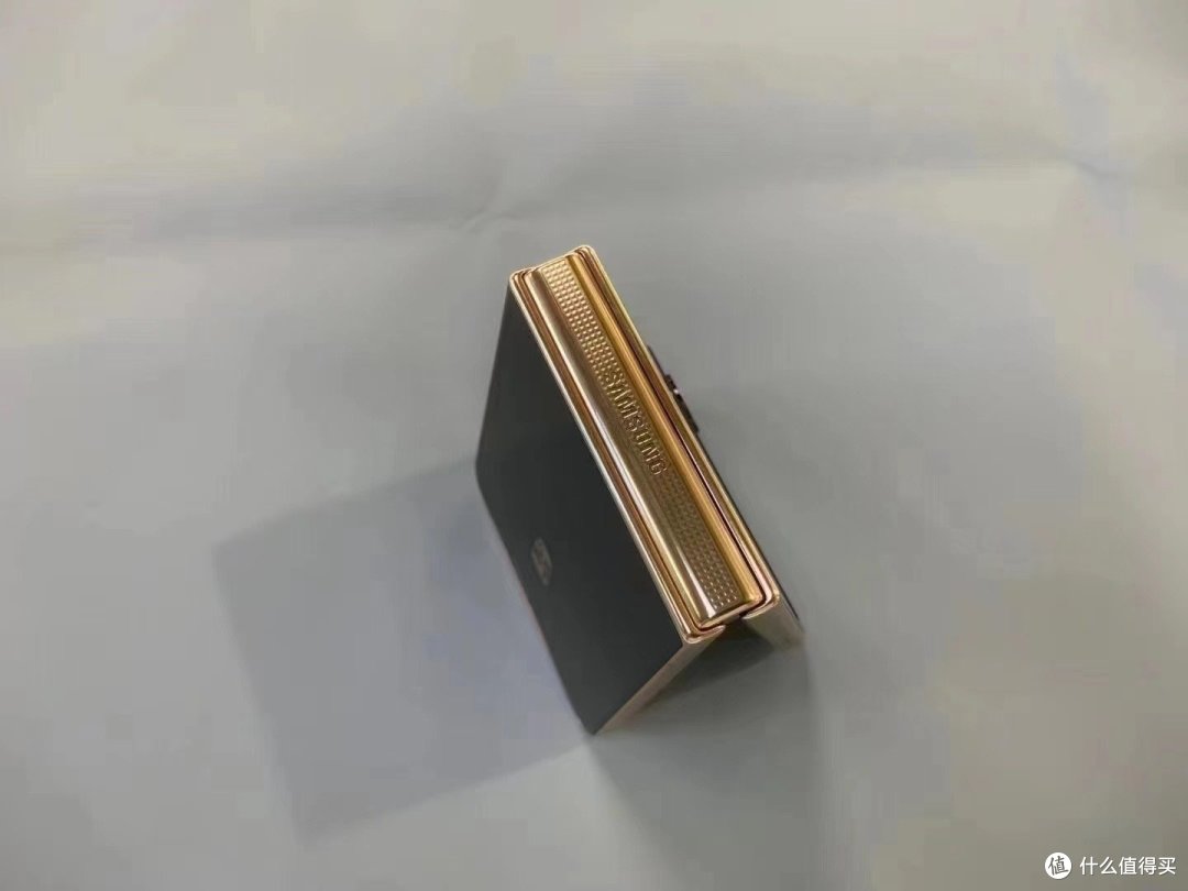 尊奢黑金，掌心经典，一手掌握