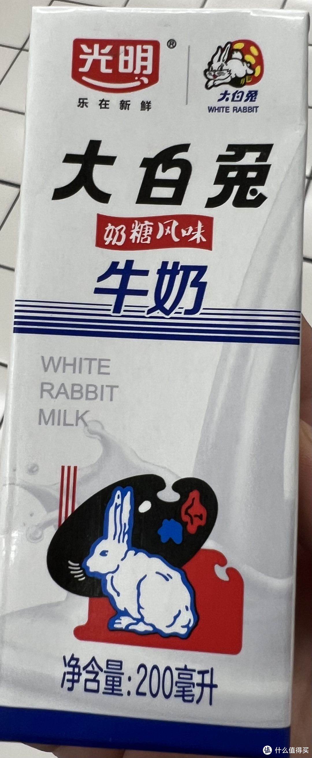 大白兔奶糖跨界与光明乳业合作的奶糖风味牛奶，打造经典牛奶新宠！！！