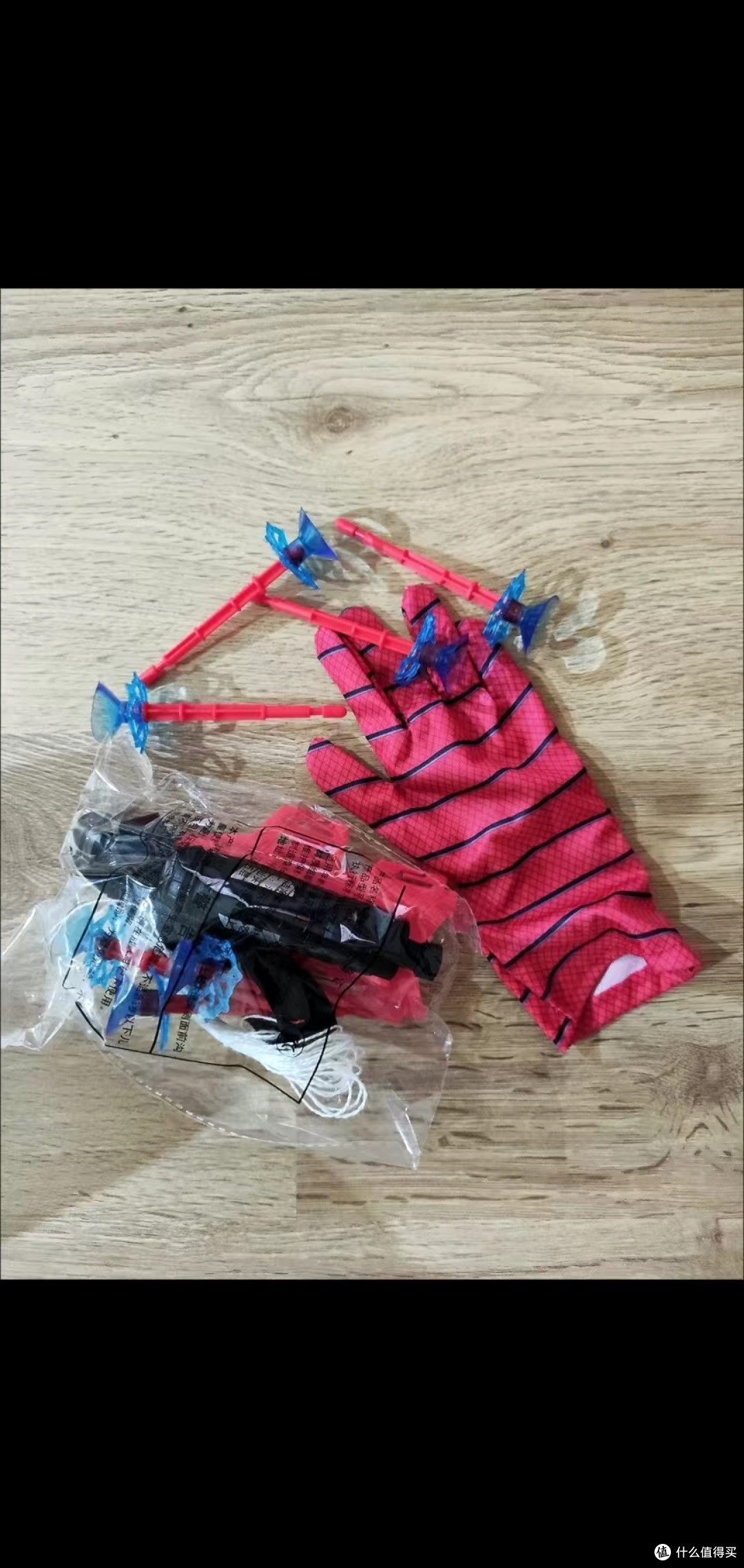 蜘蛛侠蛛丝发射器玩具，带孩子体验当蜘蛛侠的感觉。