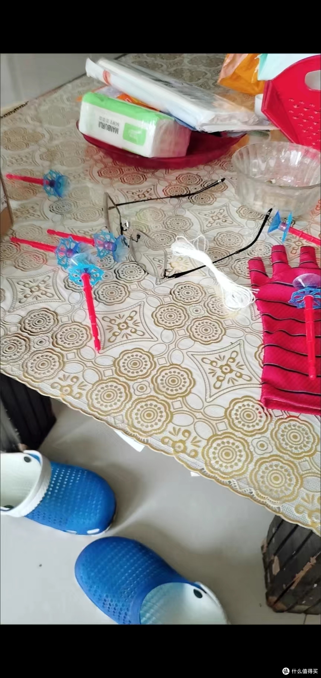 蜘蛛侠蛛丝发射器玩具，带孩子体验当蜘蛛侠的感觉。