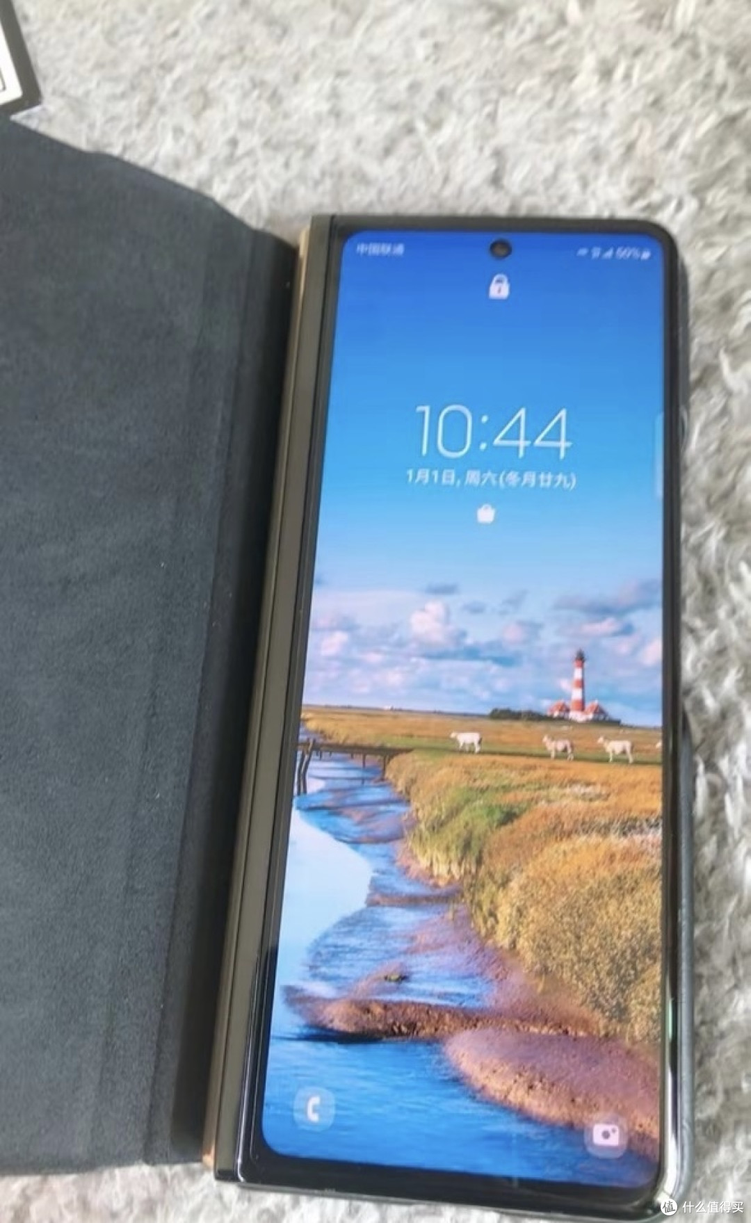 选购三星W22折叠屏手机需要考虑多个因素,以确保你选择到最适合你需求的手机