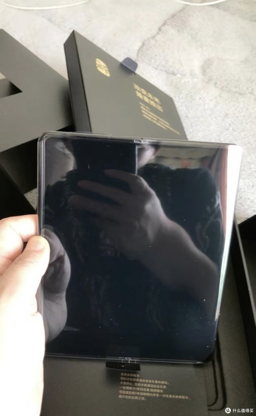 选购三星W22折叠屏手机需要考虑多个因素,以确保你选择到最适合你需求的手机