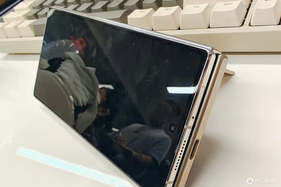 以下是对小米折叠屏手机性能的一般性分析