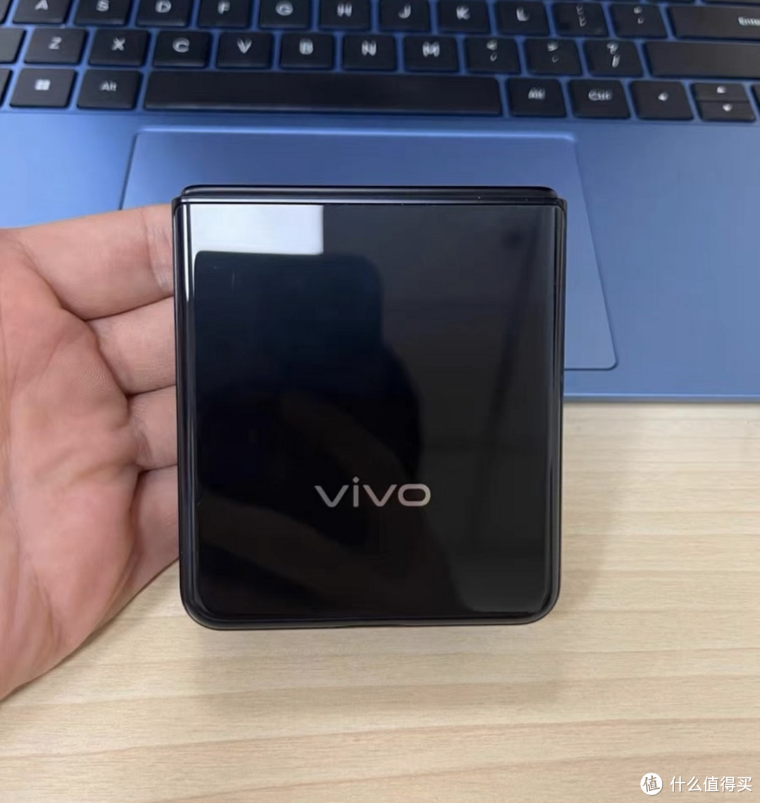vivo X Flip一款性能强大的折叠屏手机