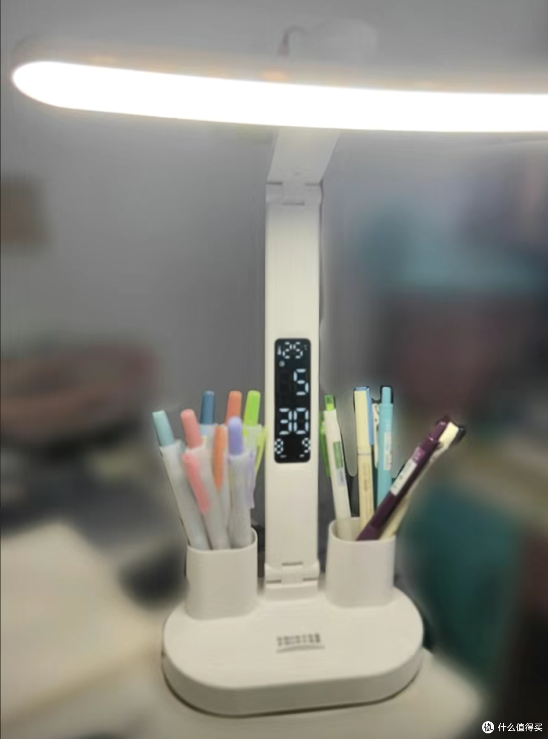 开学季怎么能少得了学生专用的LED台灯呢?