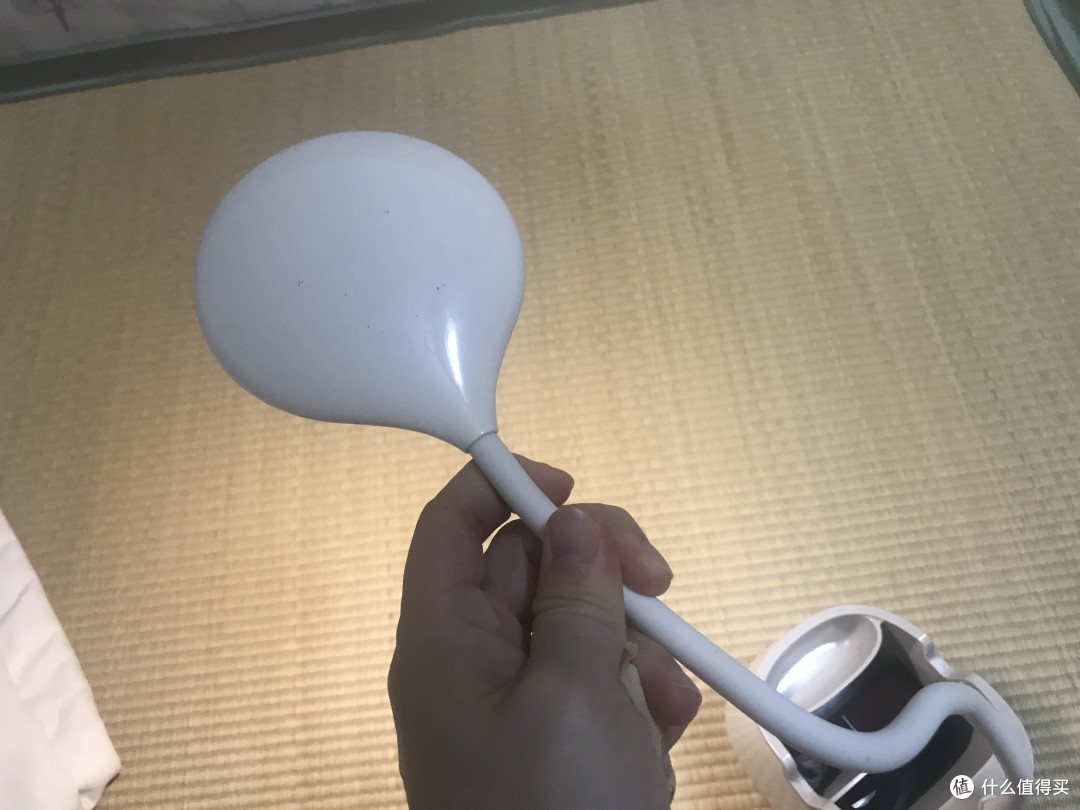 弯曲的不一定是钢筋,也可能是台灯!